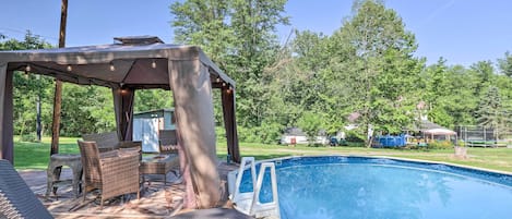 Take a dip in the pool at this Bedford cottage!