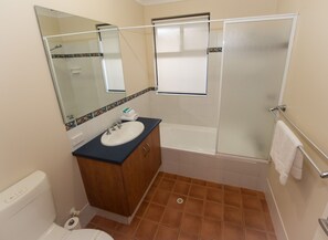 06.bathroom2