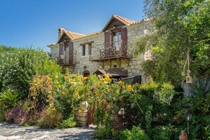 Exclusive Zante Villa | Villa Atzardo | Pool | Beautiful Gardens | 3 BDR | Tragaki