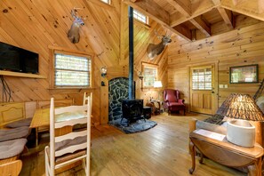 Living Room | Queen Sleeper Sofa | Free WiFi | Smart TV | Window A/C Units