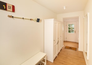 Eingangstür und Flur der Ferienwohnung "Paradies"