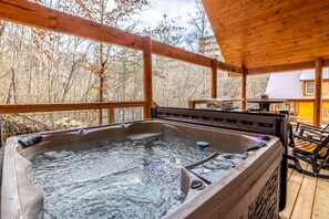 Bañera de hidromasaje al aire libre
