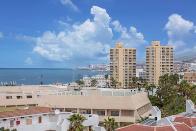 Light-flooded Holiday Apartment "Sea View Apartment" with Balcony and Sea View, Wi-Fi & SAT-TV; Parking Available