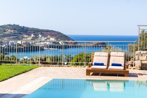 Stunning views to the sea.