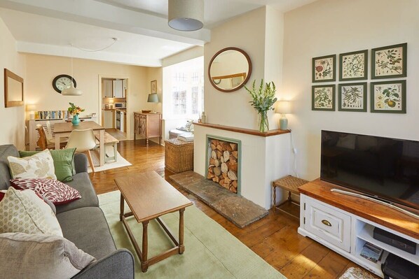 Rosebank Cottage, Saltburn-by-the-Sea - Host & Stay