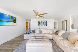Newly Renovated Condo with SUP Paddle Boards and Golf Clubs Included