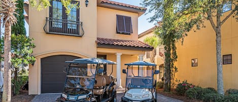 4 Seater and 6 Seater Golf Carts