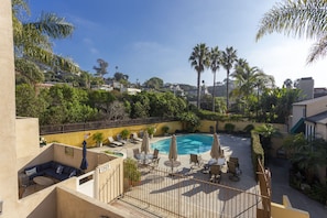 Pool & Jacuzzi area - great to relax after a day exploring San Diego