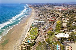 Enjoy Southern California's weather and chic coastal lifestyle.