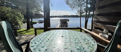 Dining on the deck! Here’s a great place to eat your meals. (Morning ☀️)