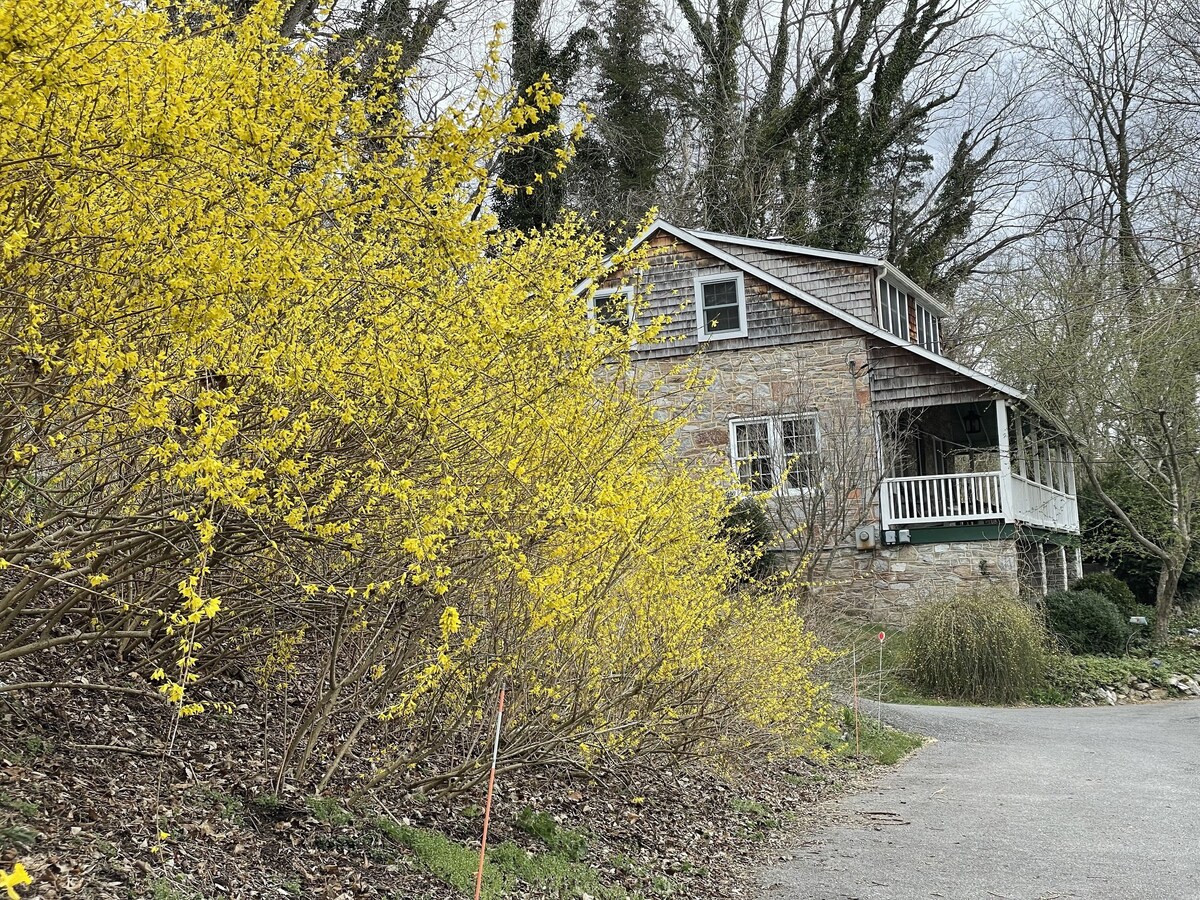 Lock Keepers Cottage on C&O Canal/Potomac River