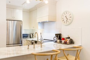 "the place is very clean and had everything we needed"-Yufei
