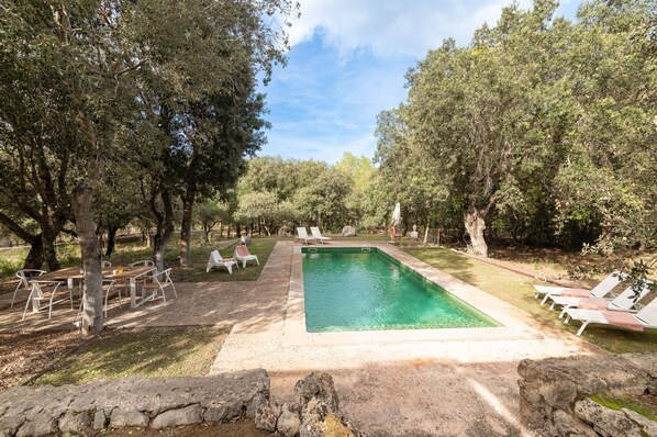Swimming pool