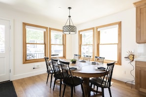 Bright open dining room with seating for 8 at the oval table