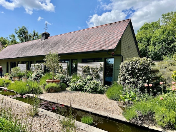 Beauvoir Court Stables, Cerne Abbas: A beautiful rural retreat
