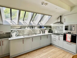 Beauvoir Court Stables, Cerne Abbas: The well-equipped kitchen