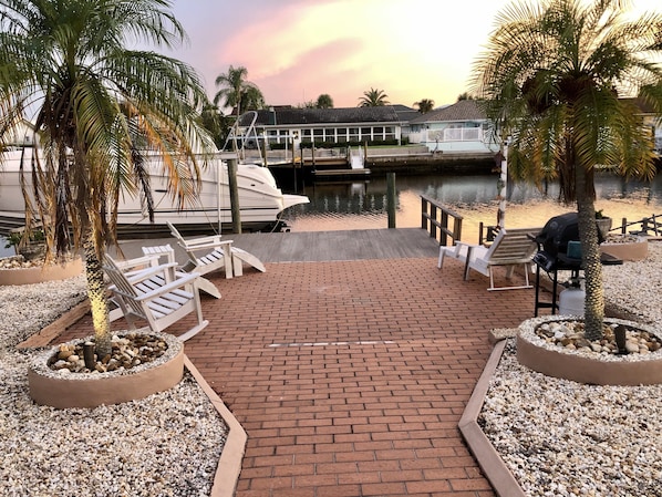 Welcome to Mermaid’s Cove!🧜🏻‍♀️🌊 On a direct canal to the Gulf for your boating fun!