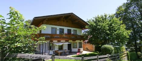 Außenseite Ferienhaus [Sommer]