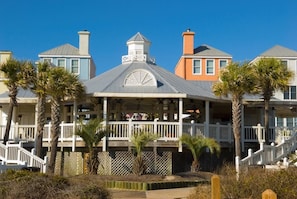 Oceanfront dining, Grand Pavilion, 5 minutes away.