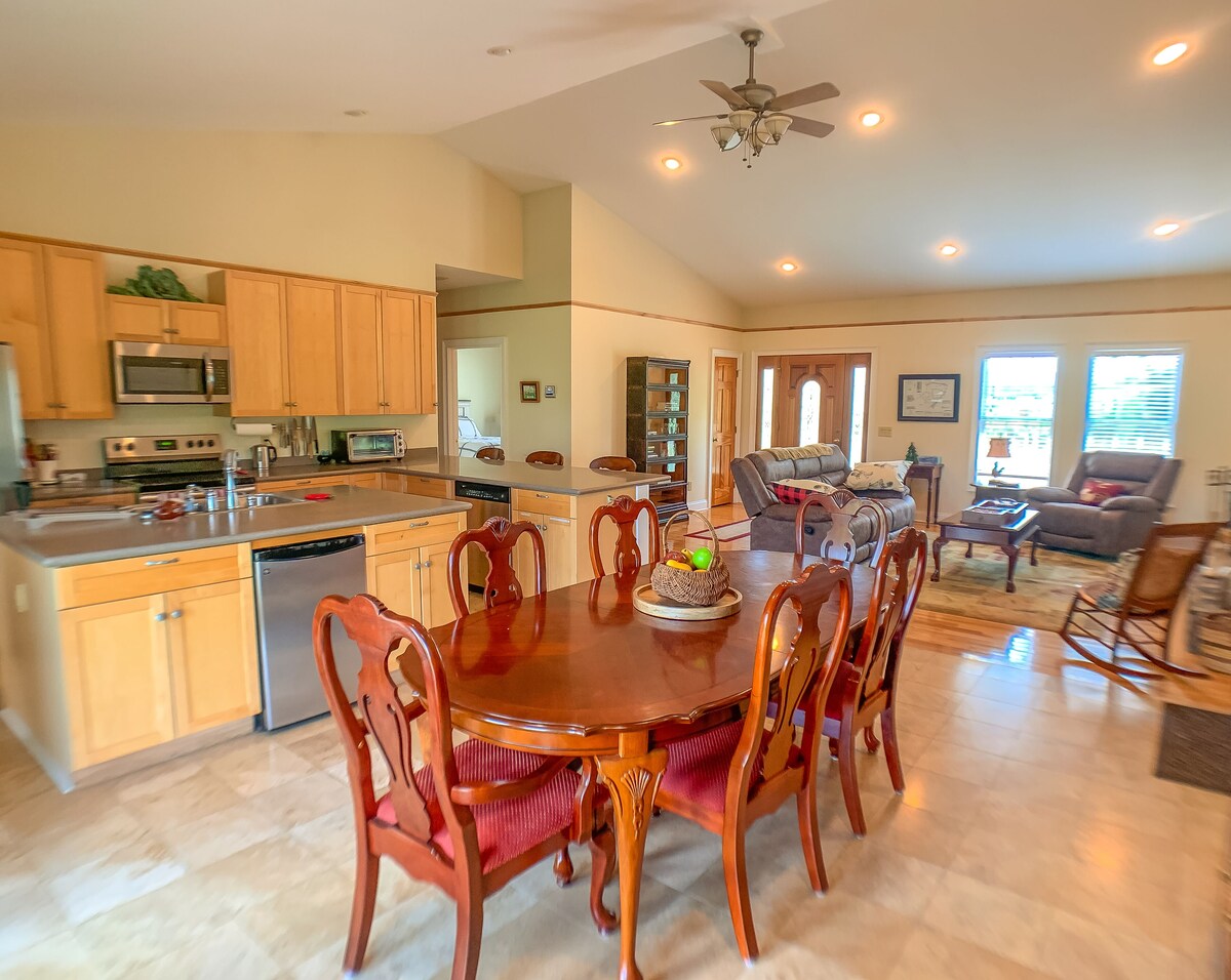 BOOK NOW FOR SUMMER! Mountain Home w/ Firepit, WiFi and Gas Logs