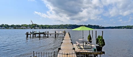 Tranquil retreat on the South River - private dock