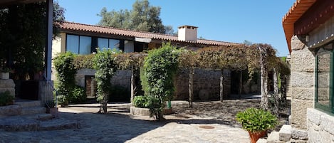 Casa das Azeitonas, view from within courtyard
