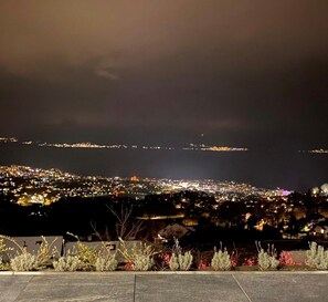 Vue depuis le salon la nuit