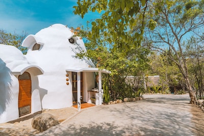 OffGrid SuperAbode Domes In Front of the Ocean with Pool near Roca Blanca 