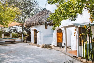 OffGrid SuperAbode Domes In Front of the Ocean with Pool near Roca Blanca 