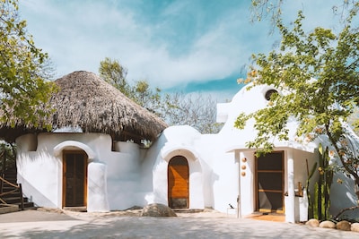 OffGrid SuperAbode Domes In Front of the Ocean with Pool near Roca Blanca 