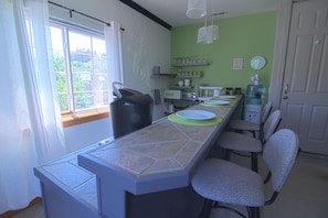 Breakfast bar
