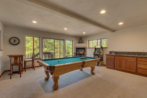 Recreation area with pool table and arcades