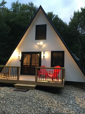 The Place To BE! Cozy and Cute!