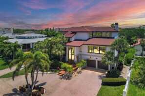 Luxury Beach House Located on Siesta Key with Private Beach & Pool