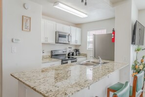 Granite Counters/Stainless Steel Appliances