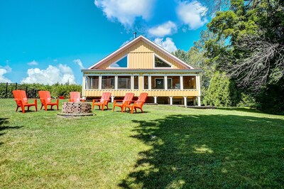 The Westbello - Premium Waterfront Vacation Home with Inground Pool and Hot tub