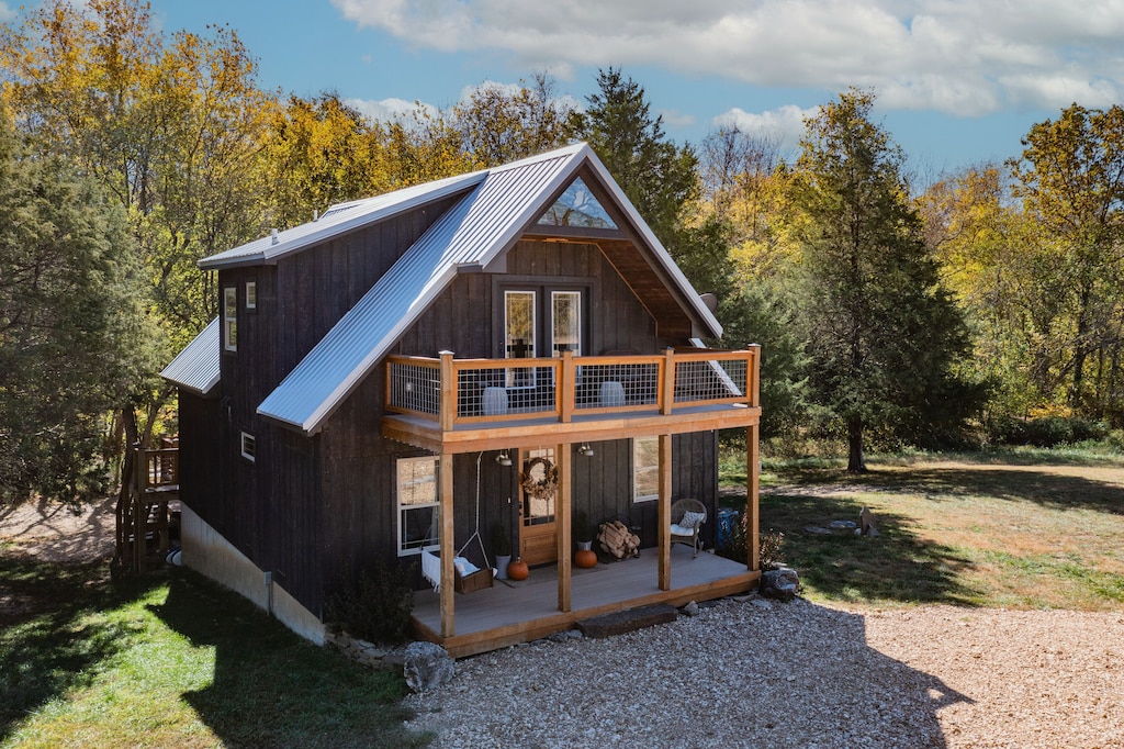 Rustic and Modern Secluded Cabin