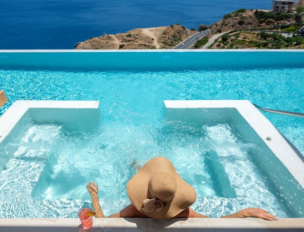 Hydromassage at the pool!