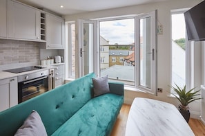 The Birds Nest, Whitby - Host & Stay