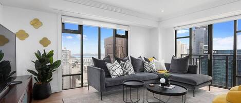 A sophisticated and elegant open living oasis  with breathtaking views over the city and out to the harbour 