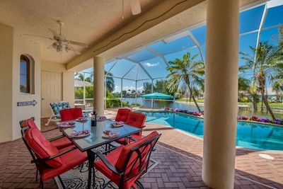 Outdoor dining for 6