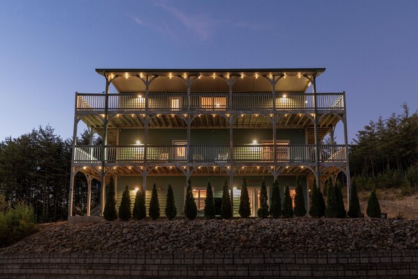 Where your Smokies experience begins. All Decked Out in the heart of Pigeon Forge.