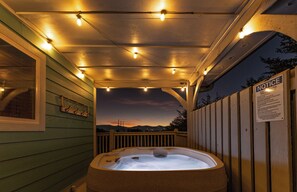 Moments of peace in the hot tub! Sunset views from the decks.