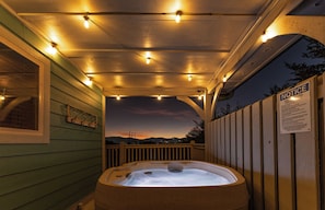 Moments of peace in the hot tub! Sunset views from the decks.