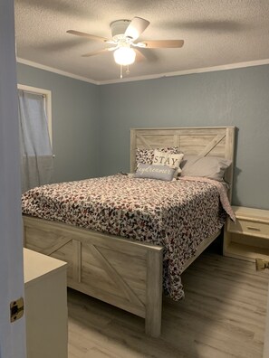 Queen bed 