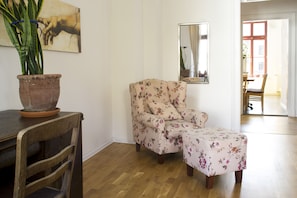 Sitzecke in einem der drei Schlafzimmer