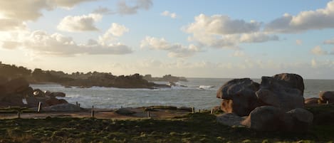 Sentier des douaniers, Cotes de granit rose