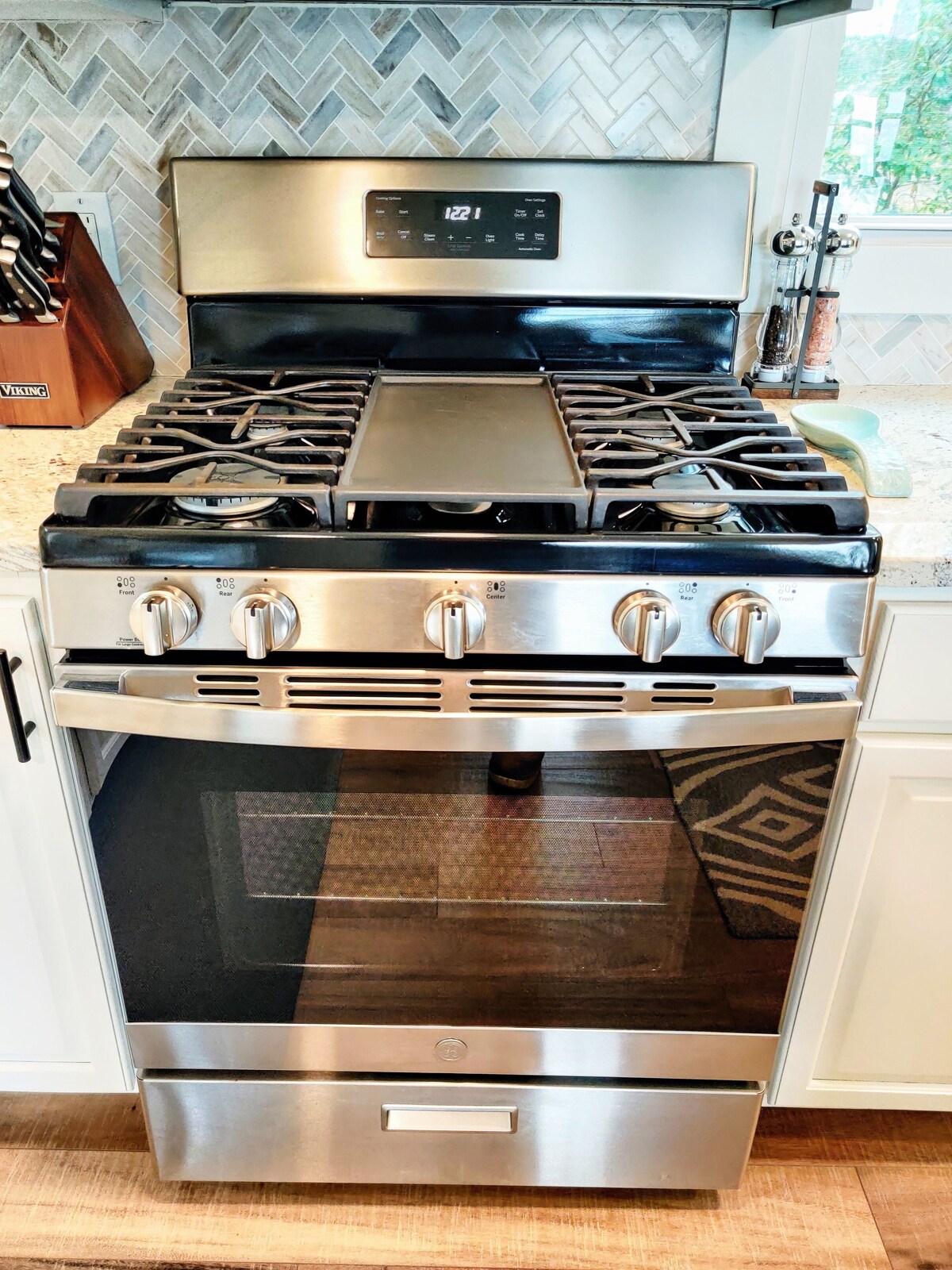NEW – Renovated Cottage on Beautiful Bills Lake