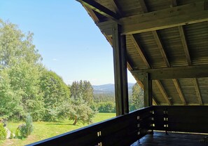 Balkon im Obergeschoß mit herrlicher Fernsicht