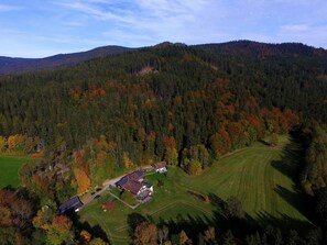 Das Alte Forsthaus, oben am Bildrand der Silberberg